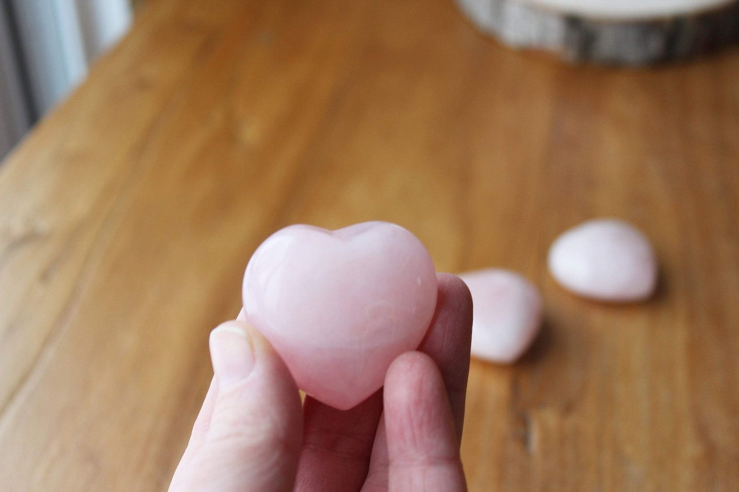 Quartz rose naturel en forme de cœur